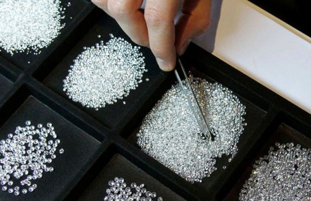Индия первой в мире запустила алмазную биржу